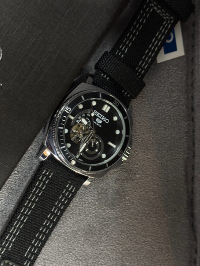 (AAA) copy Seiko 5 Sports automatic watch with a black dial and a black nylon strap_img_2