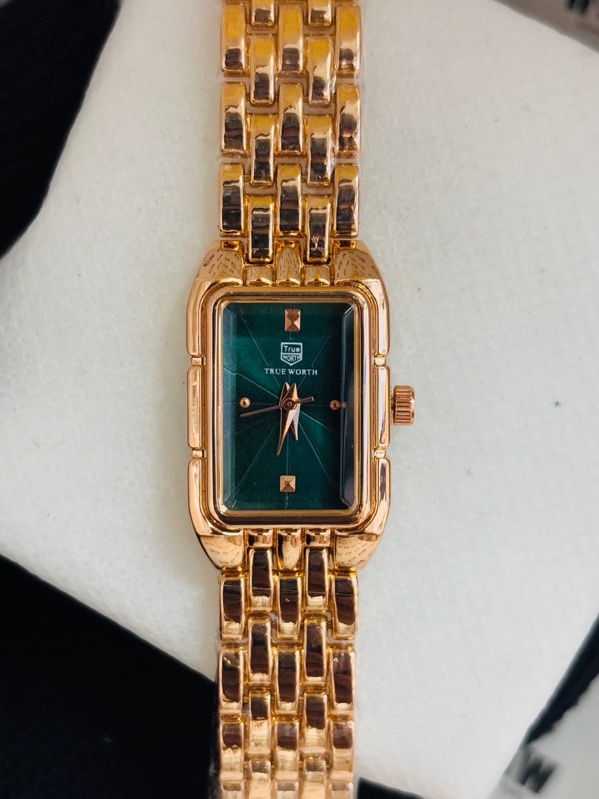 EPG coler Ladis watch